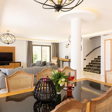 Water Edge 2 Villa *