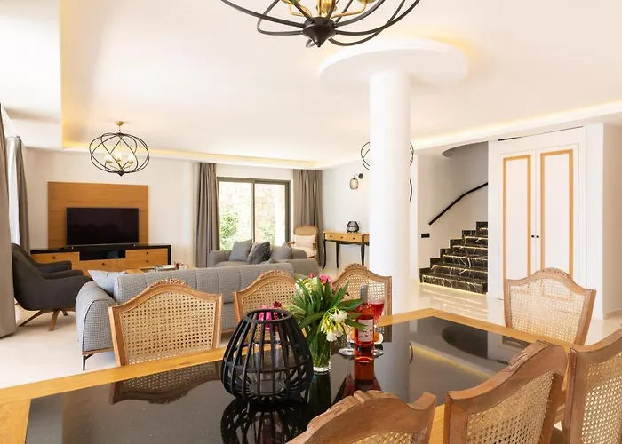 Water Edge 2 Villa *